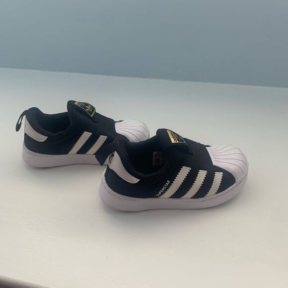 Adidas Kids Superstars shell toe  Sneakers - Picture 7 of 7